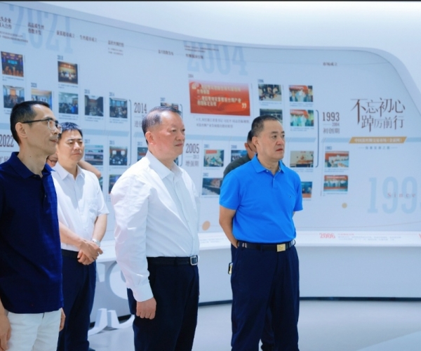 ?陳利眾主席帶隊(duì)調(diào)研嘉欣絲綢，賦能絲綢經(jīng)典產(chǎn)業(yè)?